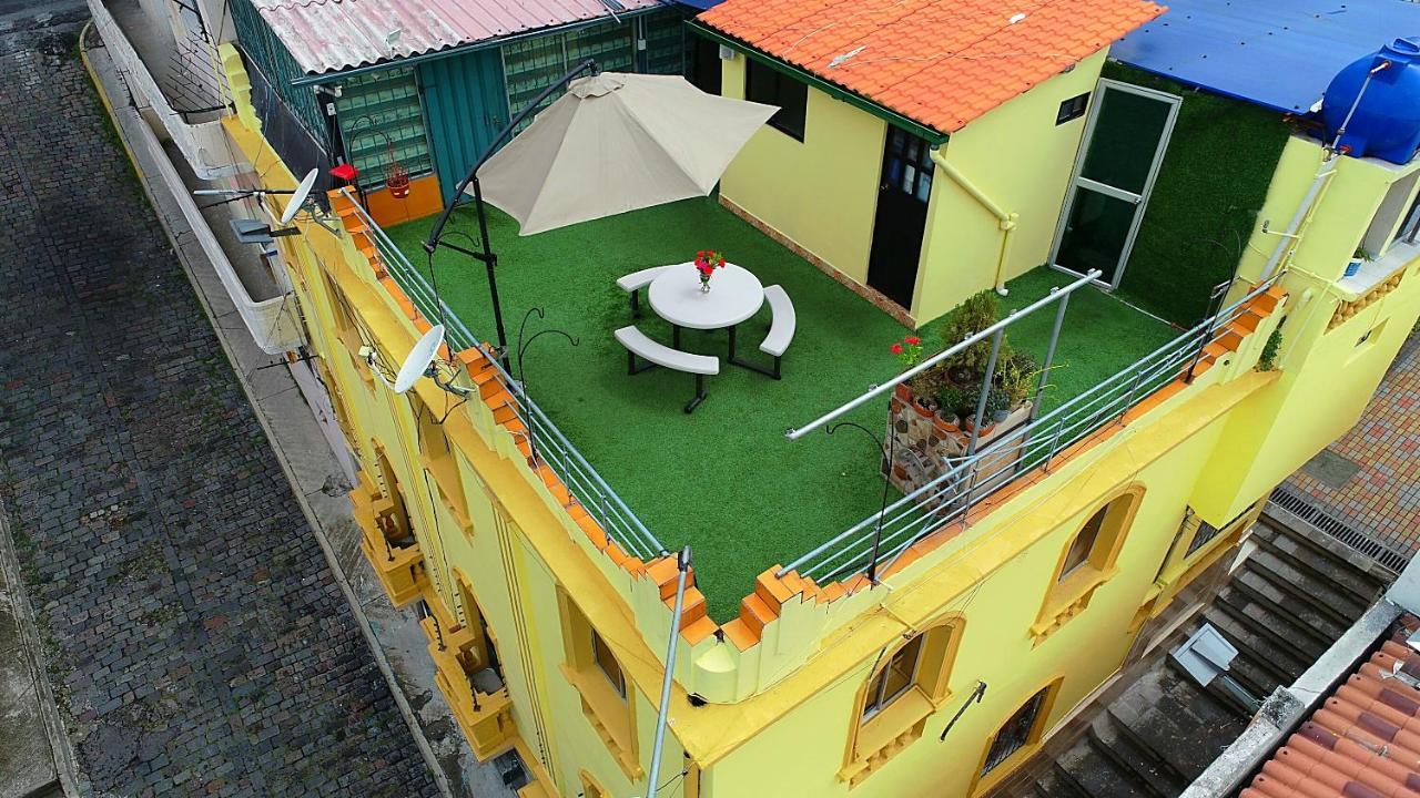 Hotel Olympus Plaza Quito Esterno foto