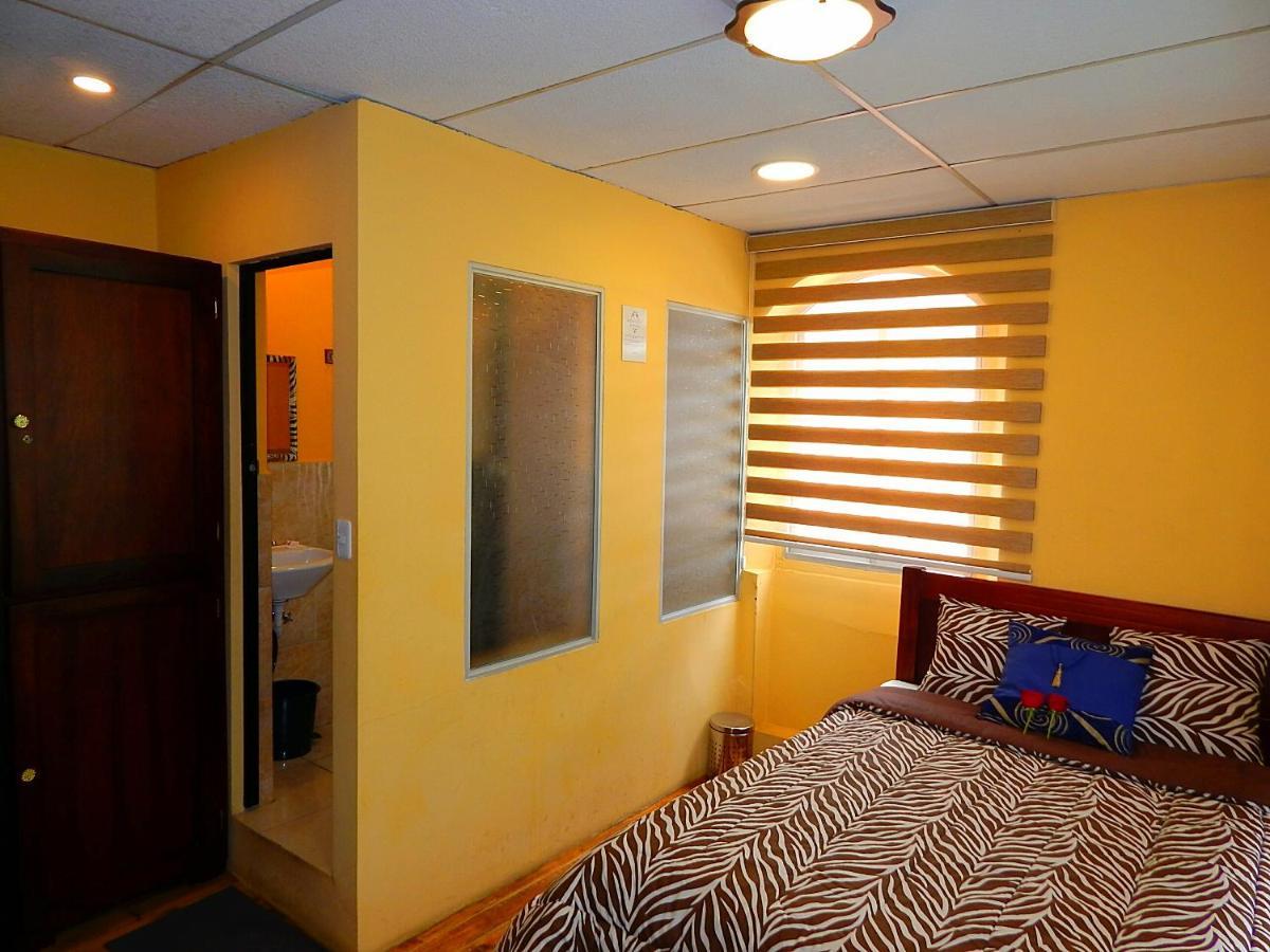 Hotel Olympus Plaza Quito Esterno foto