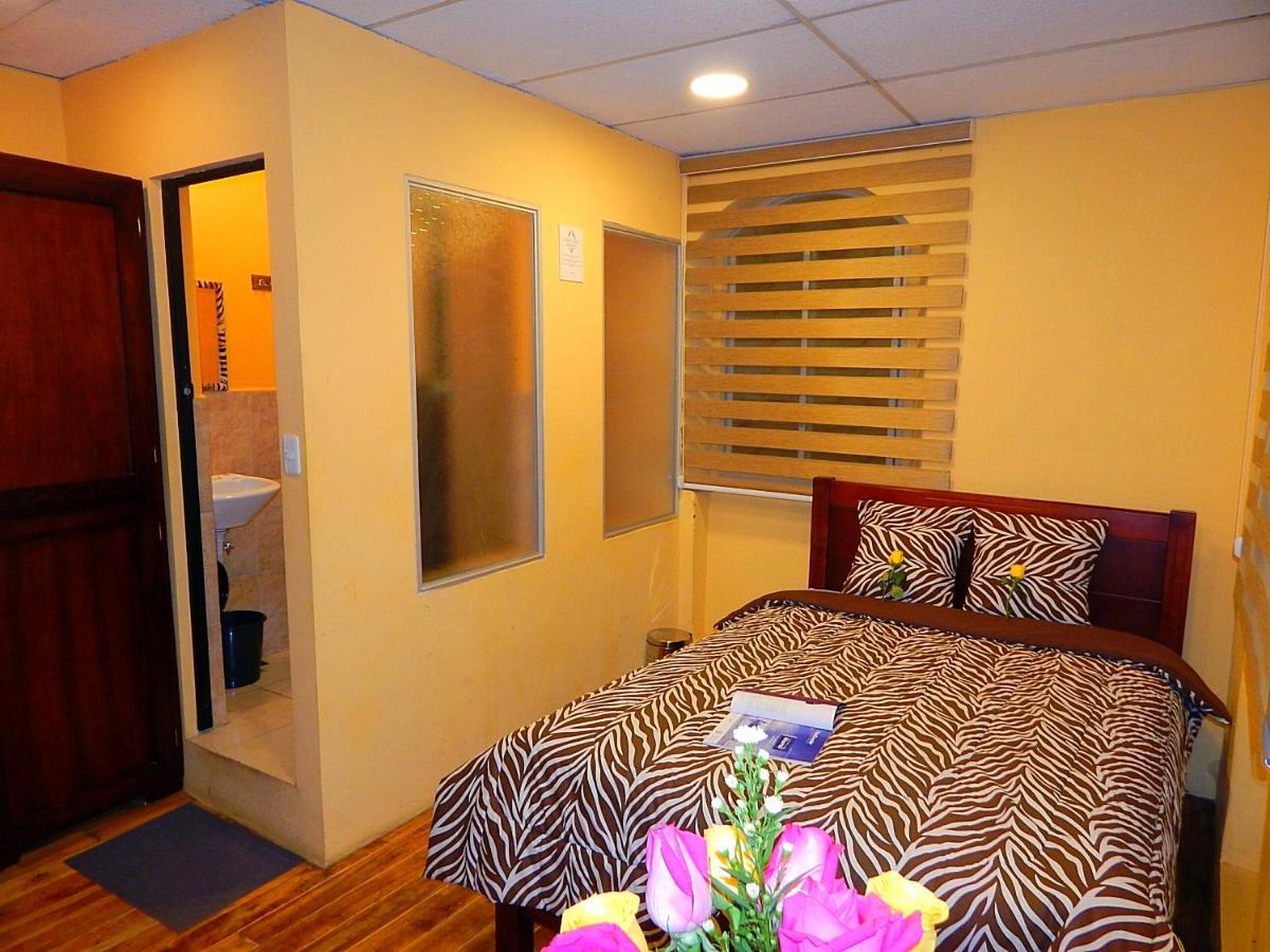 Hotel Olympus Plaza Quito Esterno foto