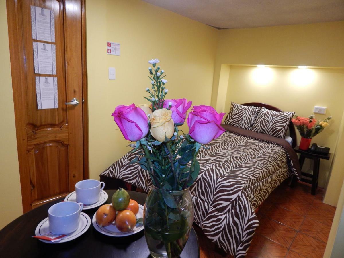 Hotel Olympus Plaza Quito Esterno foto