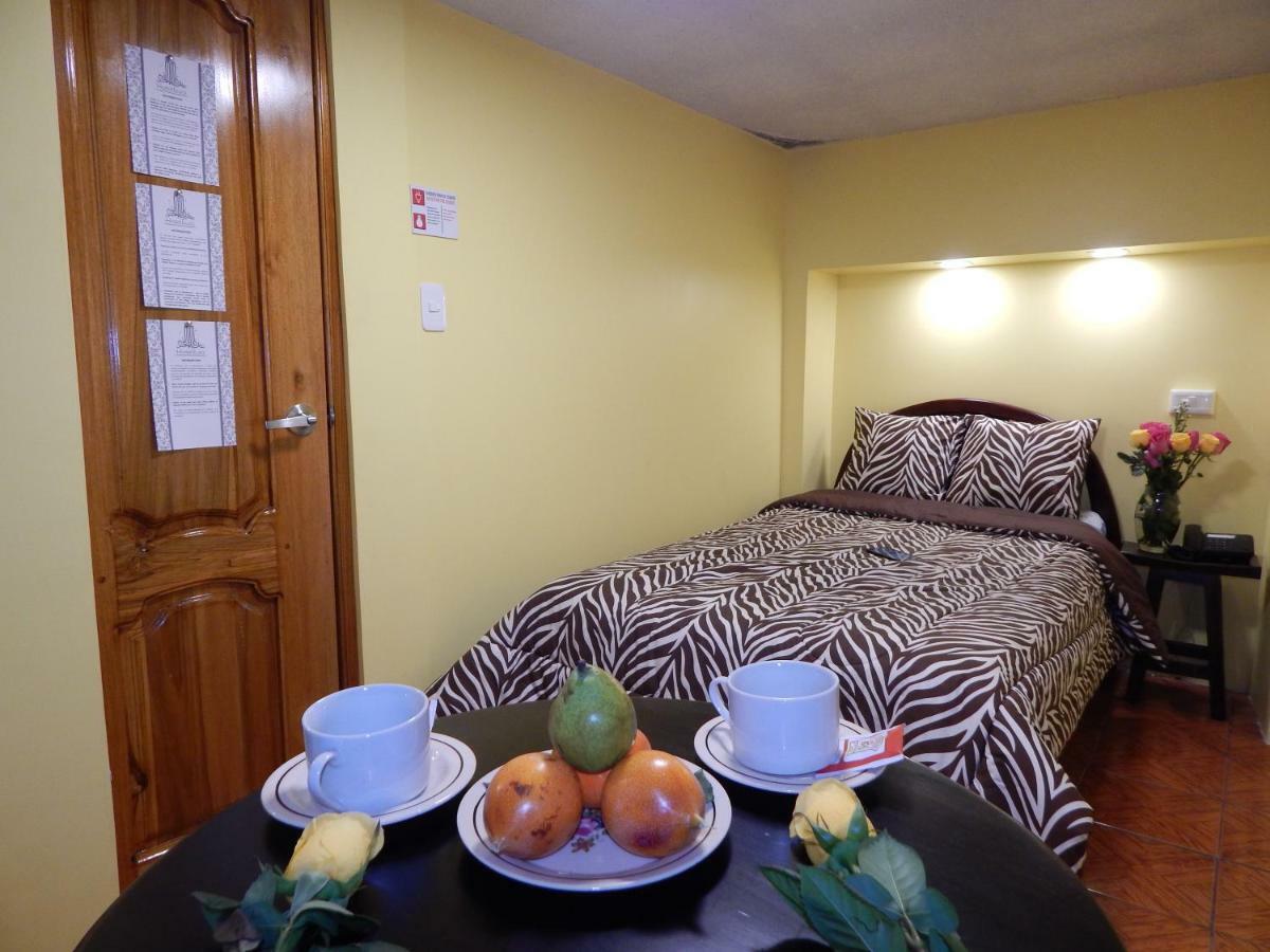 Hotel Olympus Plaza Quito Esterno foto