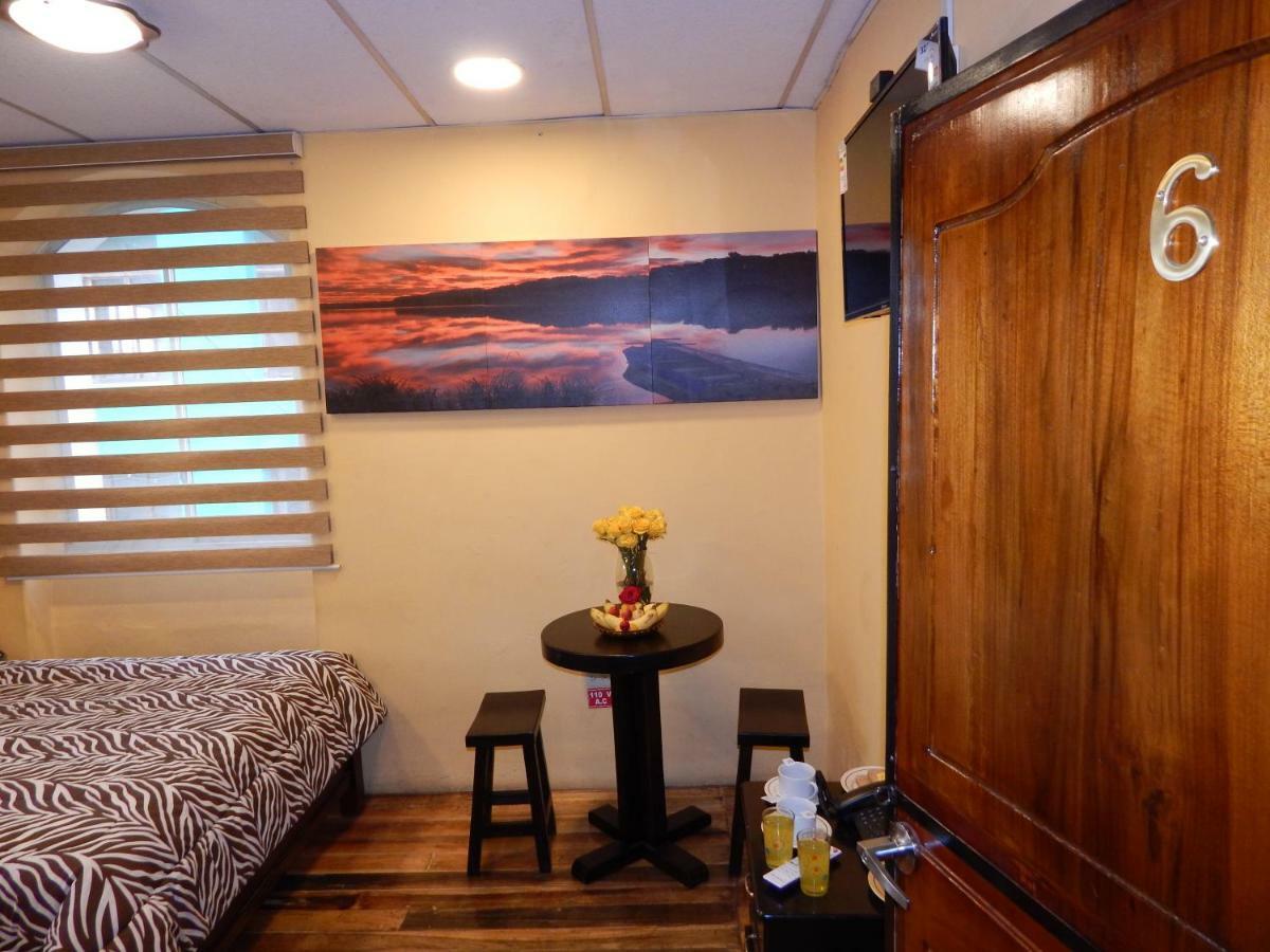 Hotel Olympus Plaza Quito Esterno foto