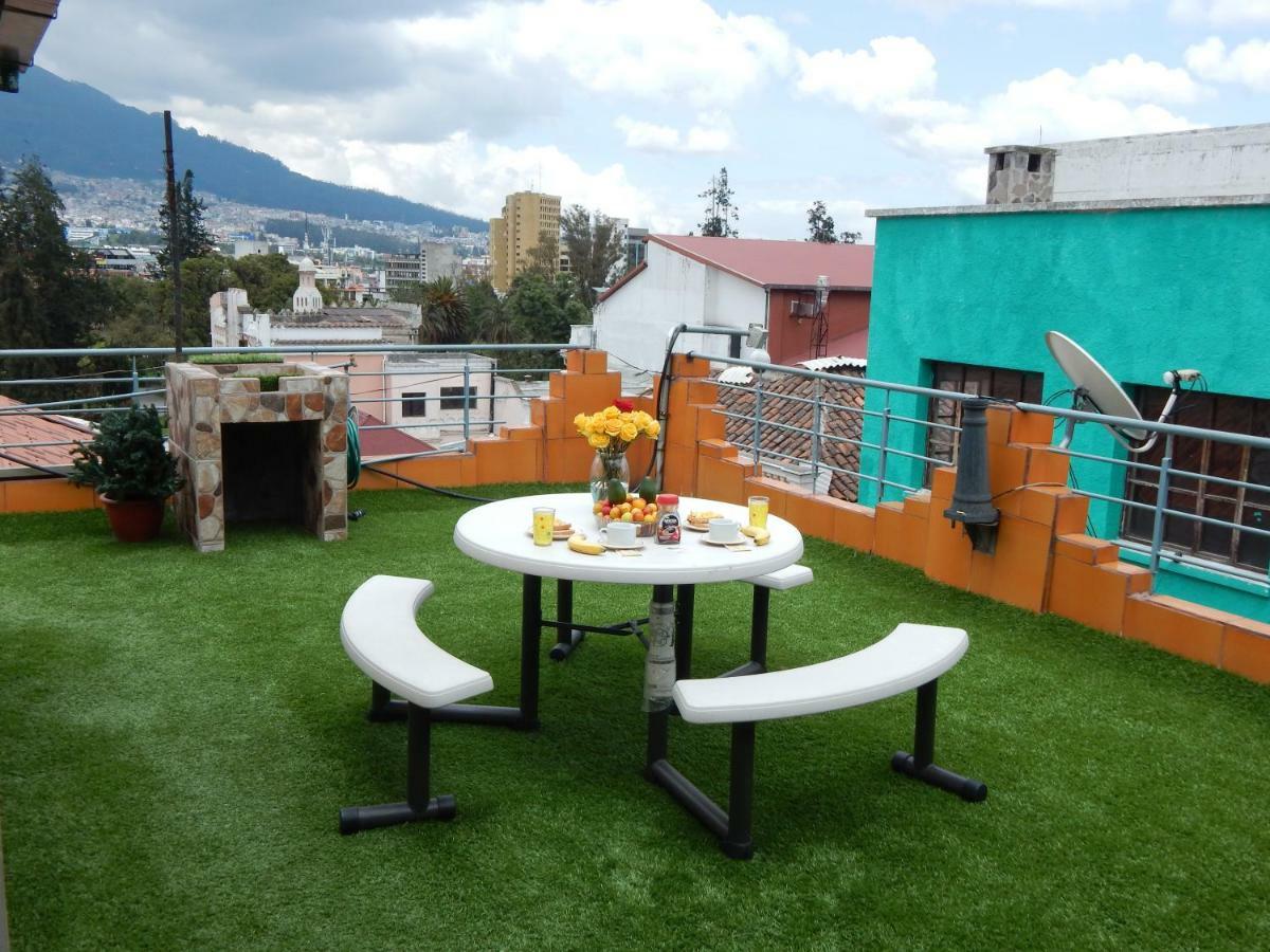 Hotel Olympus Plaza Quito Esterno foto