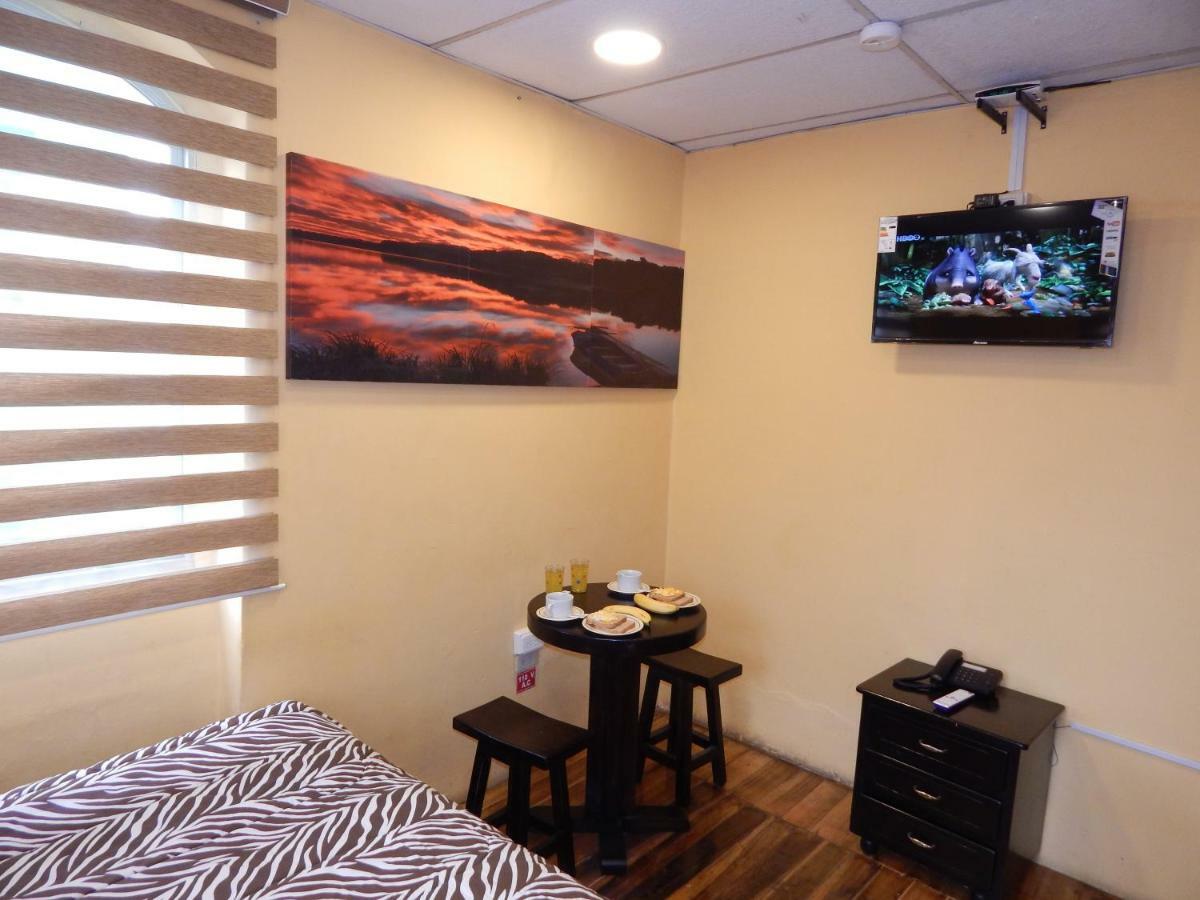 Hotel Olympus Plaza Quito Esterno foto